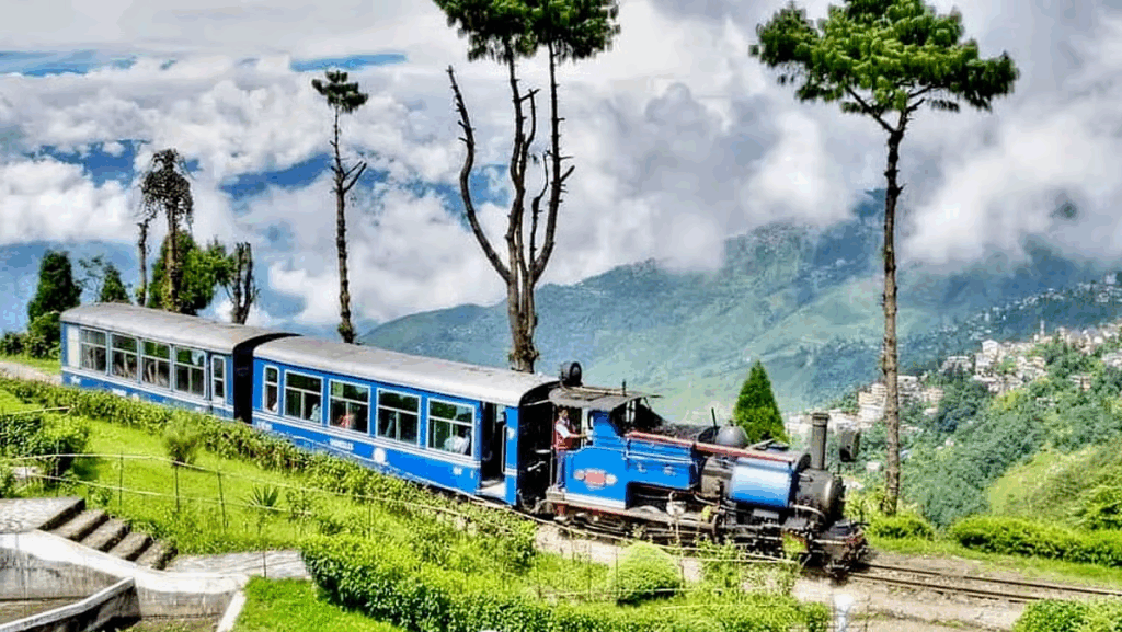 Lucknow to Darjeeling train
