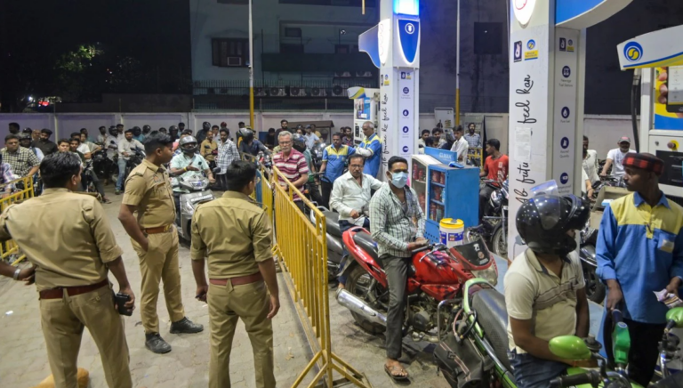 Petrol Crisis in Lucknow